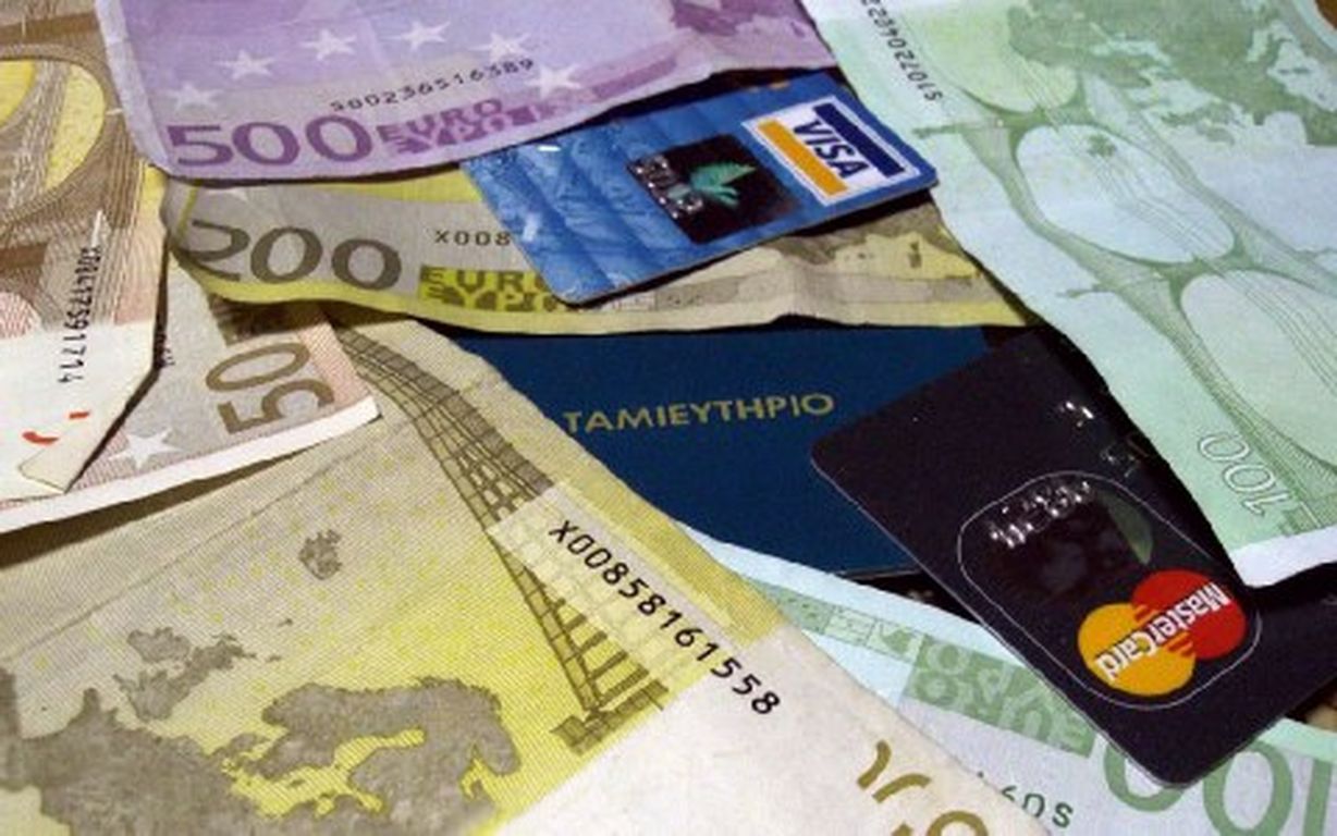Διαγράφονται χρέη σε τράπεζες και Δημόσιο έως 20.000 ευρώ