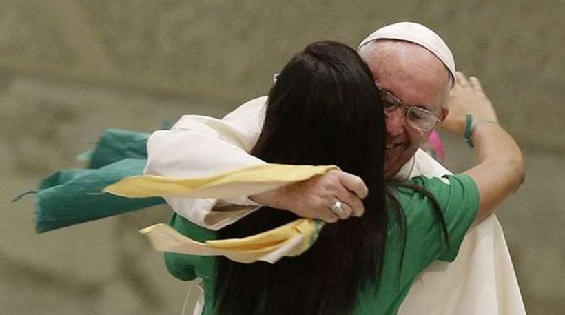 Τι «ένωσε» τον Πάπα Φραγκίσκο με μια 19χρονη Βραζιλιάνα; (βίντεο)