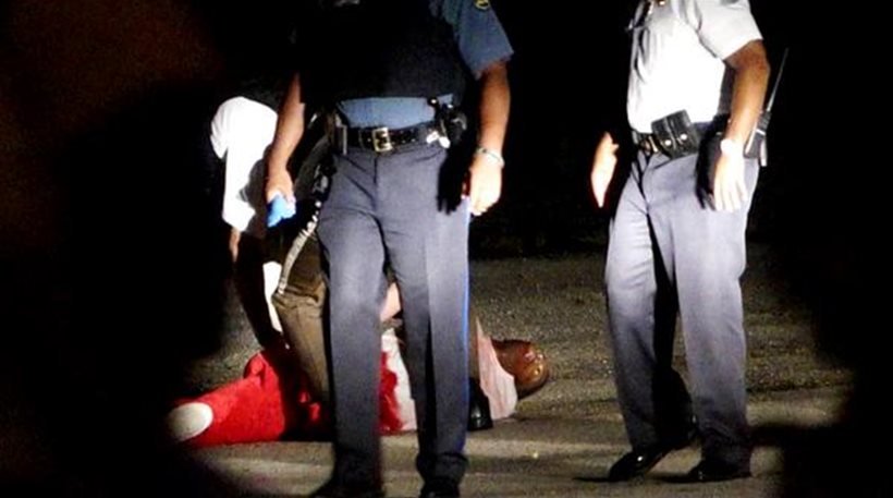 ΗΠΑ: Αστυνομικοί πυροβόλησαν νεαρό Αφροαμερικανό, φίλο του Μάικλ Μπράουν που «έφυγε» πέρυσι από πυρά αστυνομικού