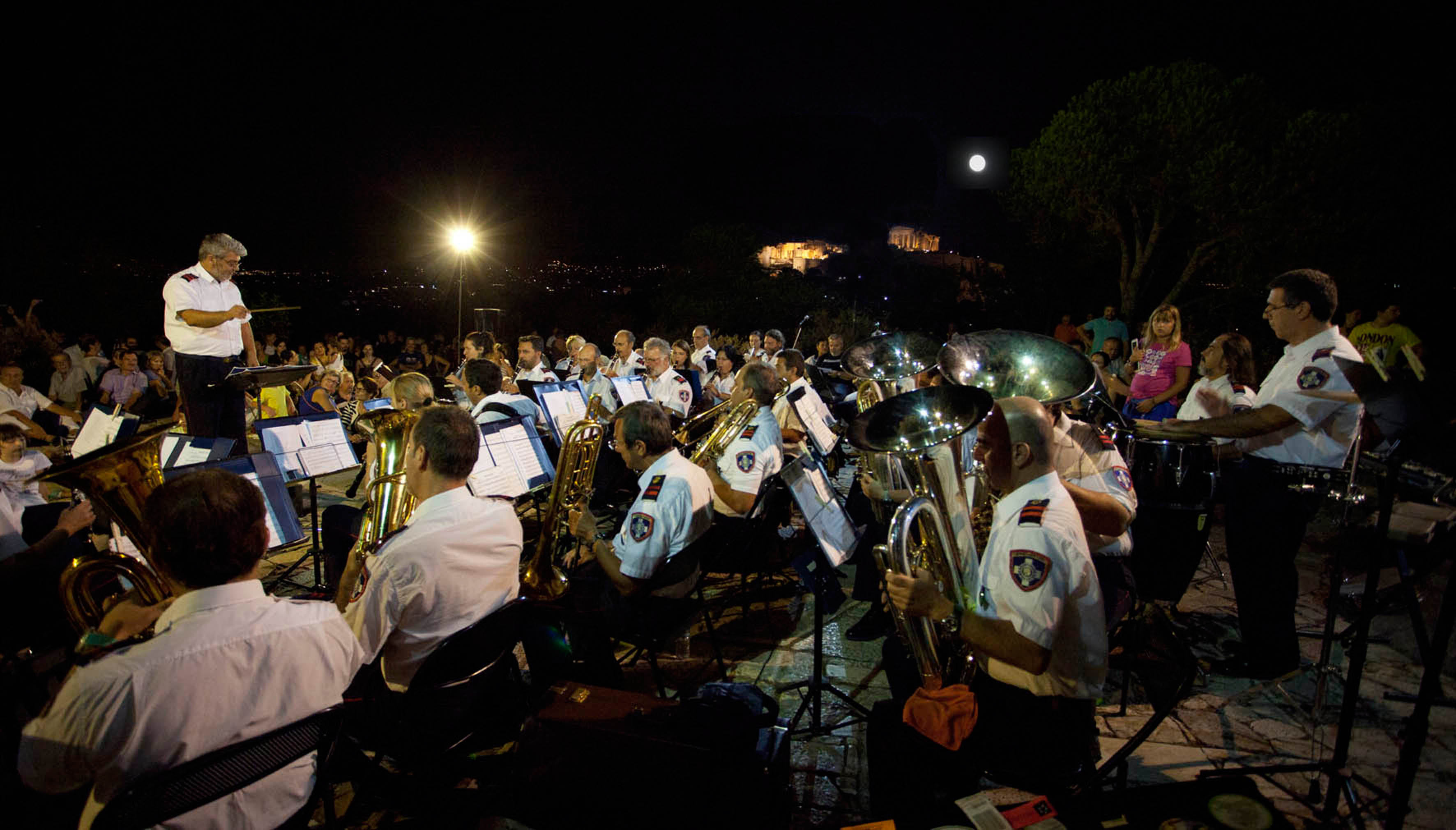 Η Φιλαρμονική Ορχήστρα του Δήμου Αθηναίων  στο Ολυμπιείο  κάτω από το Αυγουστιάτικο φεγγάρι