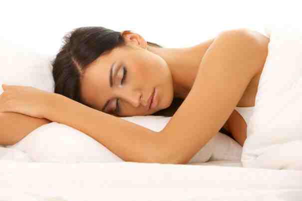 Ο τρόπος που κοιμόμαστε επηρεάζει τον εγκέφαλο