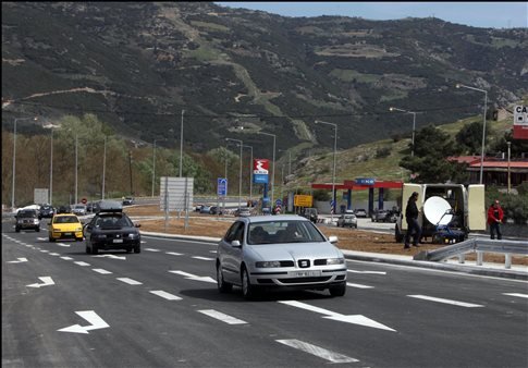 Καραμπόλα πέντε αυτοκινήτων στην εθνική οδό Θεσσαλονίκης – Νέων Μουδανιών