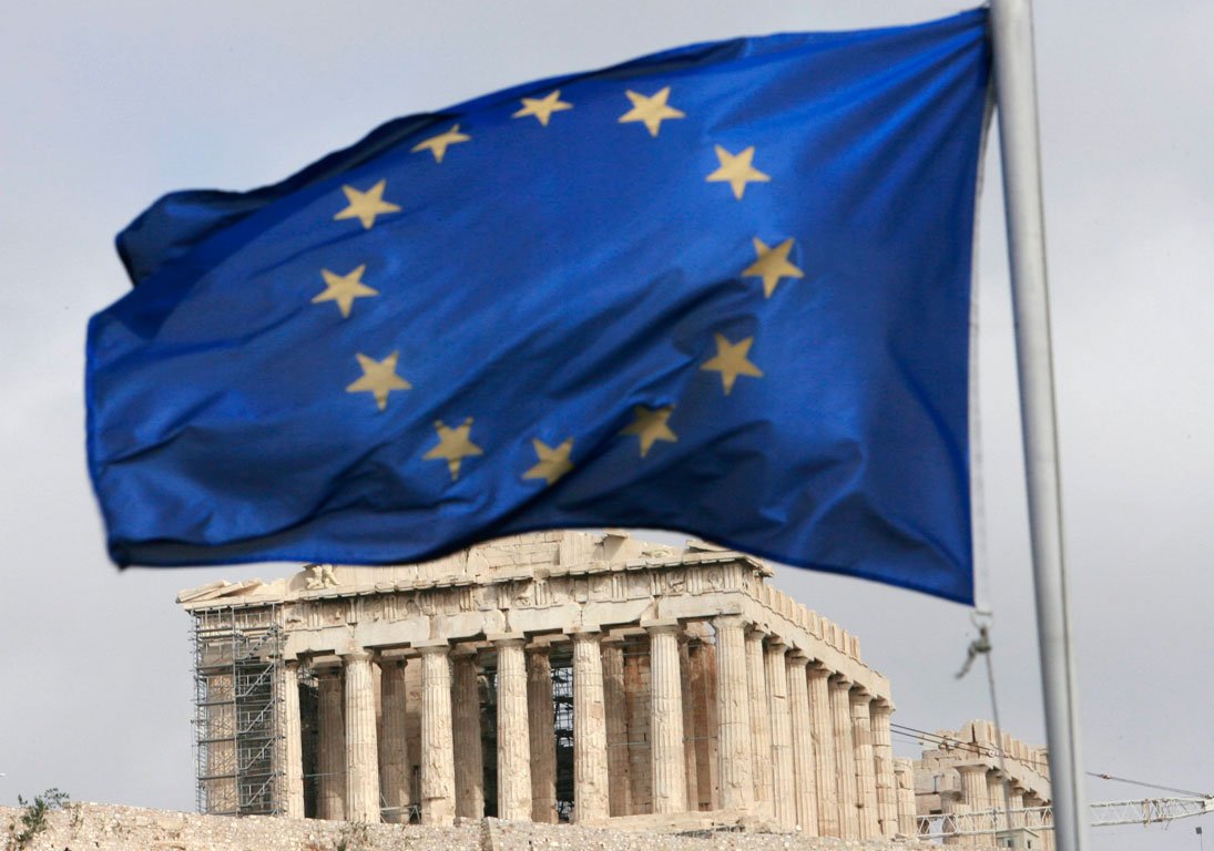 Telegraph: Η Ελλάδα θα βουλιάξει χωρίς κούρεμα χρέους 100 δισ. ευρώ