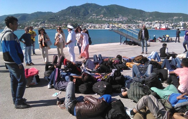 Αποσυμφόρηση των νησιών από τους πρόσφυγες ζητά η περιφέρεια Β. Αιγαίου