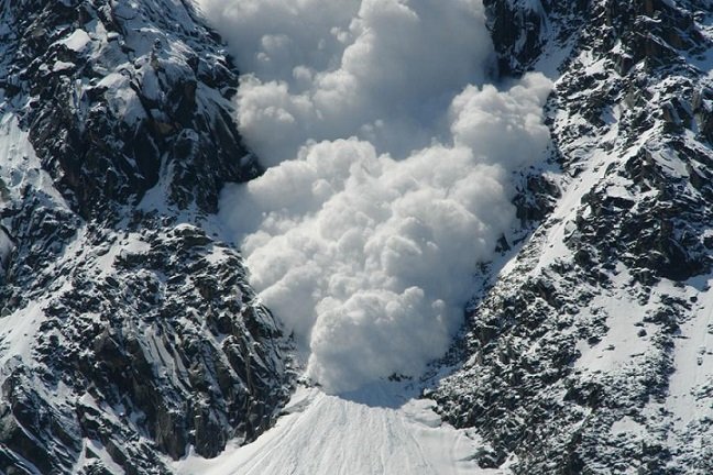 Τουλάχιστον πέντε νεκροί από χιονοστιβάδα στις γαλλικές Άλπεις – Αγνοούνται δύο άτομα