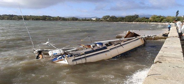 Κέρκυρα: Καταστροφικό μπουρίνι 9 μποφόρ κάνει κομμάτια ιστιοπλοϊκά σκάφη στην παραλία της Γαρίτσας