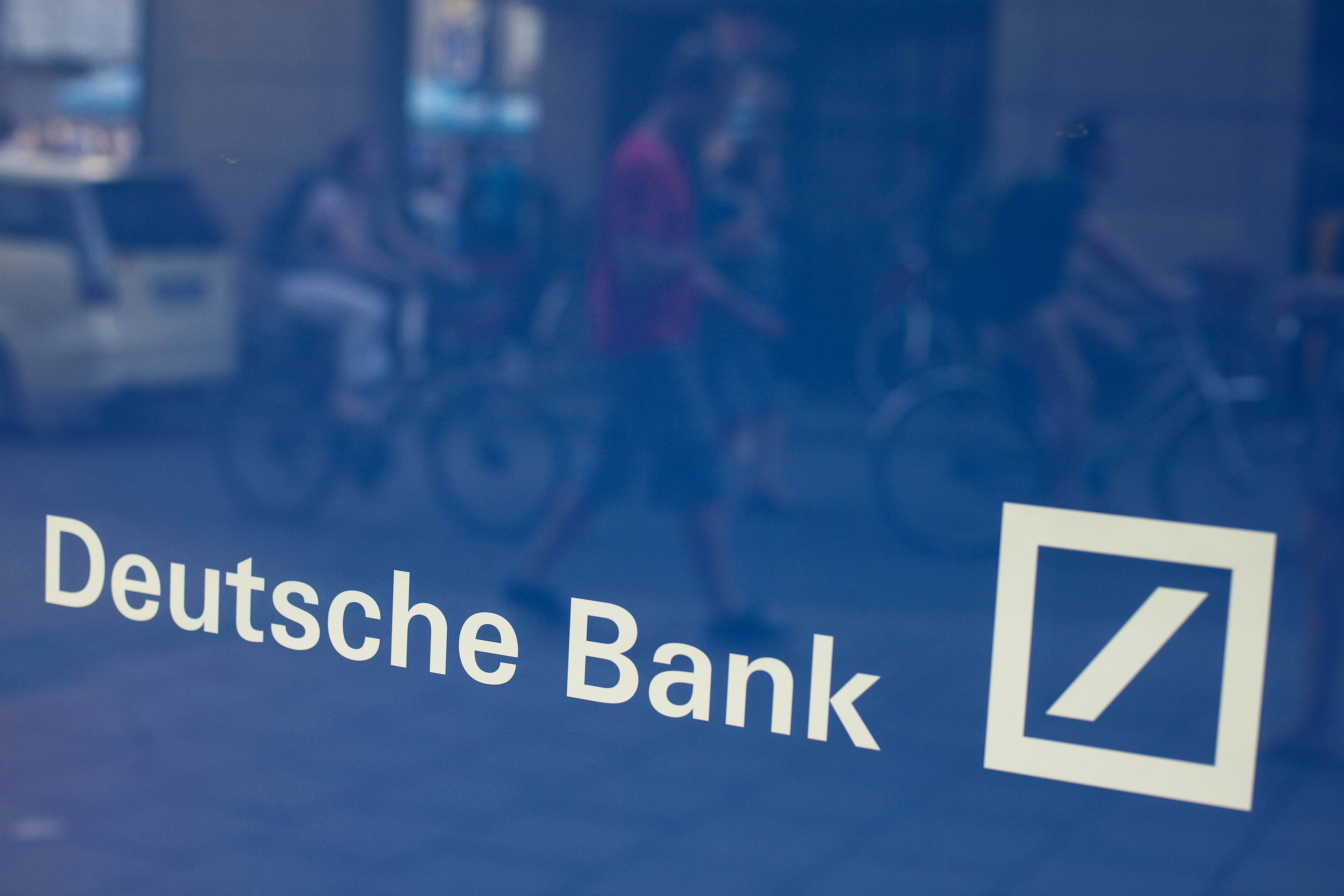 Deutsche Bank: Στον δρόμο προς τη σταθερότητα η Ελλάδα