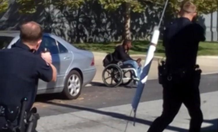 ΗΠΑ: Αστυνομικοί σκοτώνουν εν ψυχρώ άντρα σε αναπηρικό καροτσάκι (βίντεο – ΠΡΟΣΟΧΗ – σκληρές εικόνες)