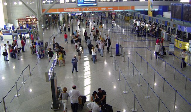 Αύξηση 9,7% στην επιβατική κίνηση των αεροδρομίων στο πρώτο 8μηνο του 2015