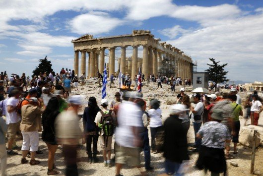 «Πετάει» ο τουρισμός στην Ελλάδα, σημειώνοντας νέο ρεκόρ αφίξεων & εσόδων