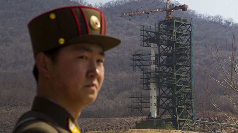 Εκτόξευση πυραύλου μεγάλου βεληνεκούς ετοιμάζει ο Κιμ Γιονγκ Ουν – Σε επαγρύπνηση η Ν. Κορέα