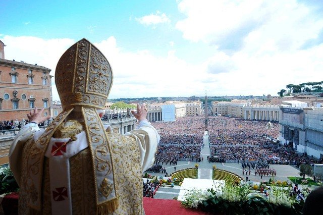 Μάθε... Από πού βγήκε η φράση «έπιασε τον Πάπα από τα @ρχ….»