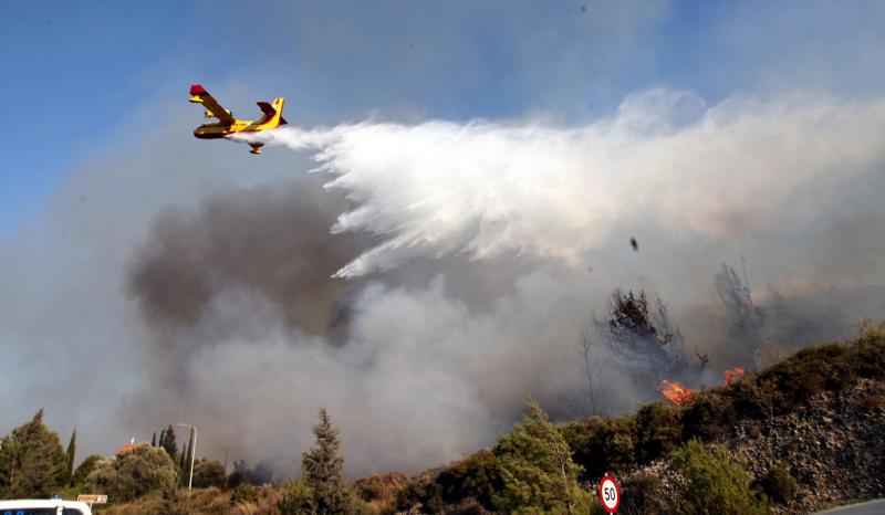 Σε εξέλιξη πυρκαγιά κοντά στο Ξυλόκαστρο - Δεν απειλείται κατοικημένη περιοχή