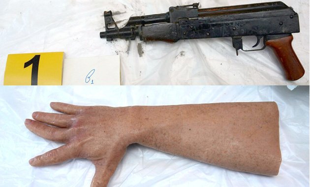Τα όπλα και τα «ανθρώπινα μέλη» που βρέθηκαν στο κρησφύγετο του Γιώργου Πετρακάκου (φωτό)