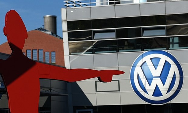 Ξεκίνησαν οι αγωγές κατά της VW - Σόιμπλε: Θα βγούμε ισχυρότεροι από το σκάνδαλο