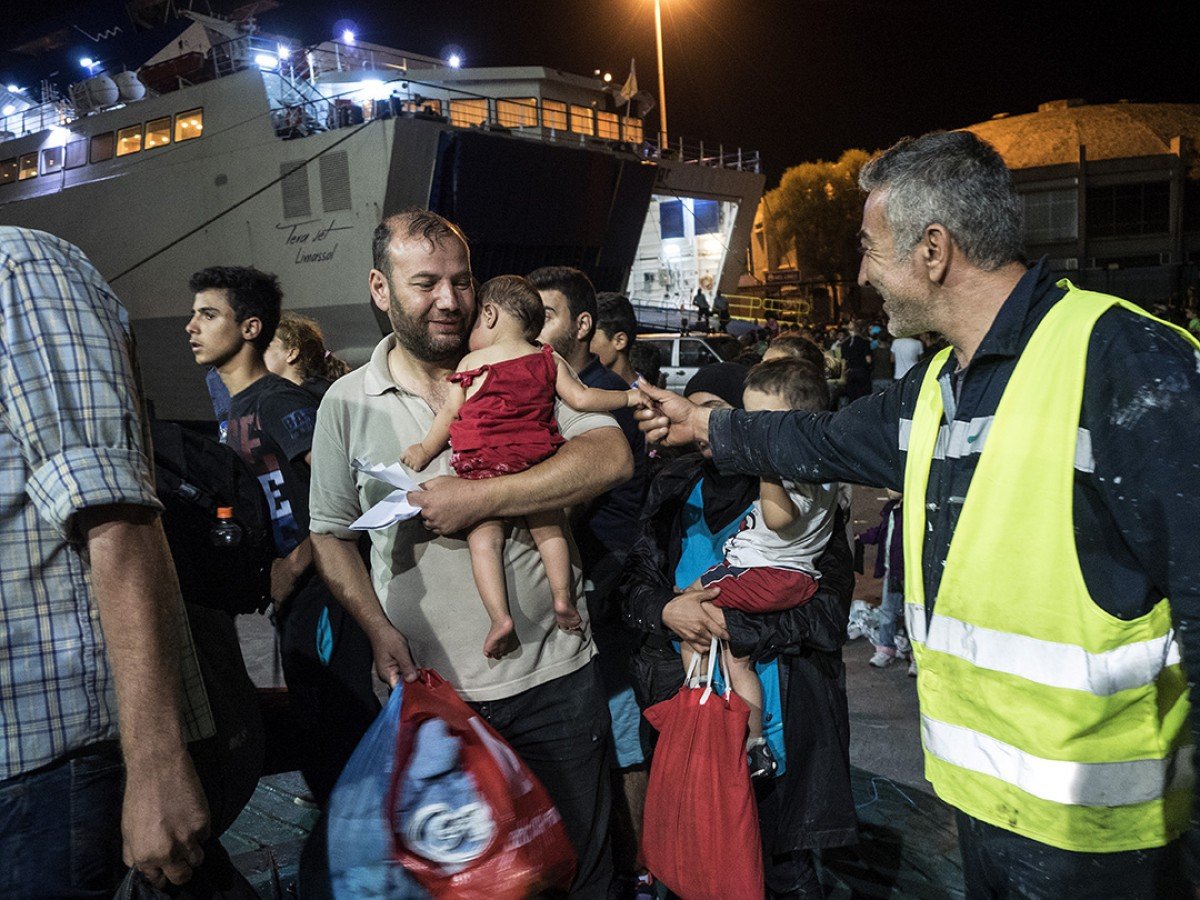 Η ΑΝΕΚ αρνείται να μεταφέρει πρόσφυγες αν δεν έχουν τα χρήματα για το εισιτήριο