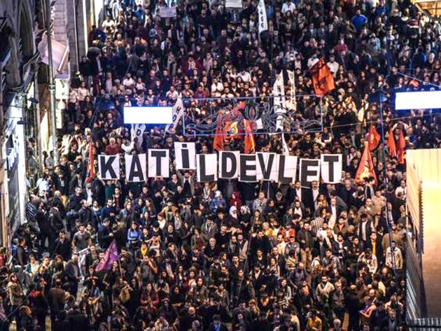 «Δολοφόνε Ερντογάν παραιτήσου» από τεράστια πλήθη διαδηλωτών και εν μέσω νέων επεισοδίων