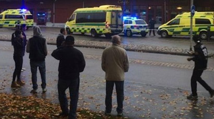Δύο νεκροί από την επίθεση μασκοφόρου με σπαθί σε σχολείο στη Σουηδία