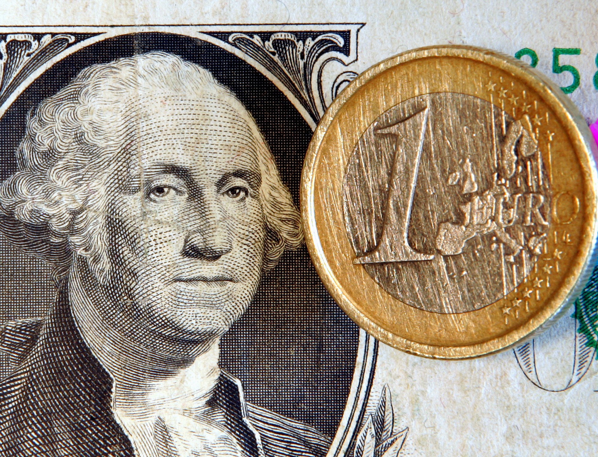 Συνάλλαγμα: Το ευρώ σημειώνει άνοδο κατά 0,4957% στα 1,1292 δολάρια
