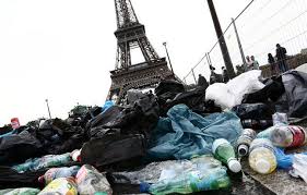 Πλήττεται η δημόσια υγεία από τα σκουπίδια στο Παρίσι