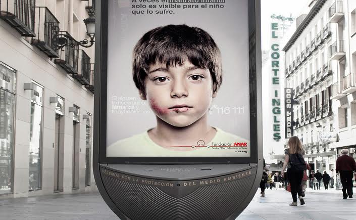Πρωτότυπο πόστερ κατά της παιδικής κακοποίησης στην Ισπανία