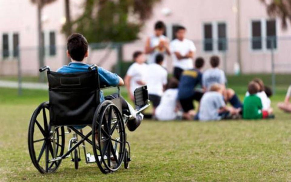 Τα άτομα με αναπηρία κάνουν κινητοποιήσεις για το δικαίωμα στην εκπαίδευση