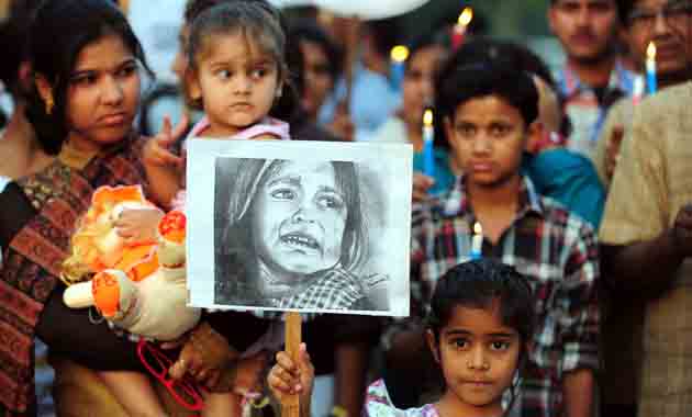 Νέο σοκ στην Ινδία: Στην Εντατική 4χρονο κοριτσάκι που βιάστηκε και μαστιγώθηκε από δυο άνδρες