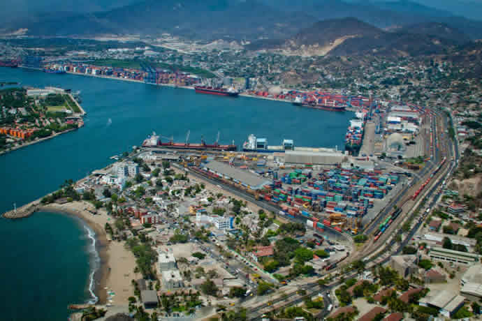 Κλειστά τα μεγάλα εμπορικά λιμάνια στο Μεξικό λόγω του τυφώνα Πατρίσια που πλησιάζει