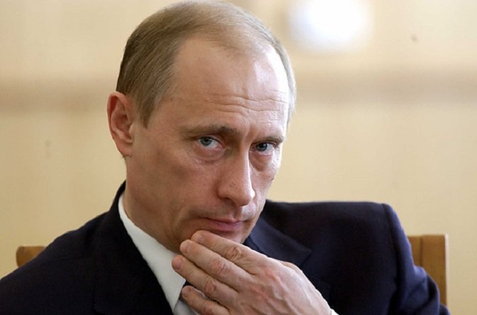 Ο Πούτιν κατηγορεί τις ΗΠΑ ότι παίζουν «διπλό παιχνίδι» στη Μέση Ανατολή