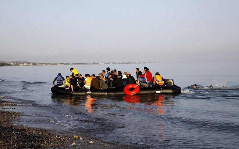 Ρεκόρ στις αφίξεις προσφύγων & μεταναστών στα νησιά του βορείου Αιγαίου το τελευταίο 24ωρο – «Βουλιάζει» η Λέσβος