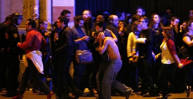 «Le Monde» : Παρουσιάζει καρέ-καρέ την τραγωδία του Παρισιού (Βιντεο)