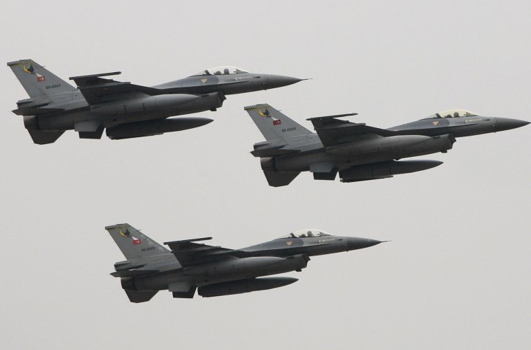Τουρκικές αεροπορικές επιδρομές εναντίον του PKK σε Ιράκ και Τουρκία