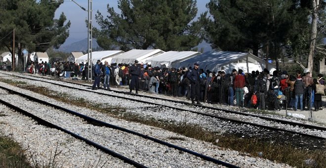 Κατάληψη στη σιδηροδρομική γραμμή της Ειδομένης από μετανάστες