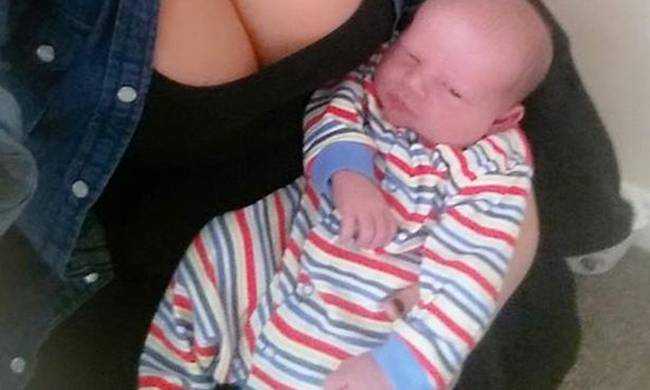 Θύμα άγριου ξυλοδαρμού 26χρονο μοντέλο ενώ είχε το μωρό της στην αγκαλιά (φωτό)