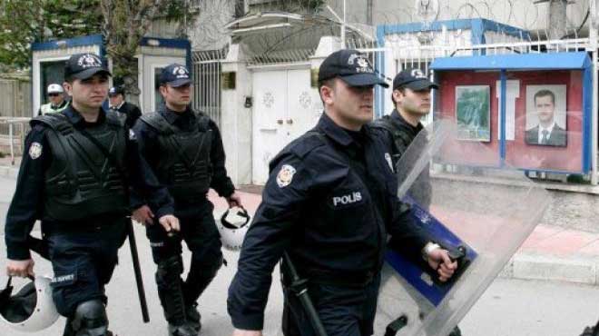 Τέσσερις αστυνομικοί πήγαν στο νοσοκομείο έπειτα από ανατίναξη καμικάζι στη Τουρκία