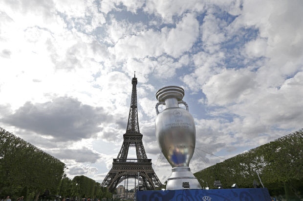 Παρίσι : Κίνδυνος να αλλάξει τόπο διεξαγωγής το Euro 2016;