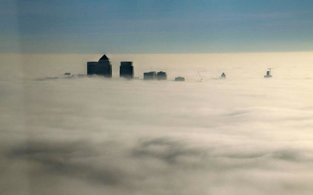 Λονδίνο: Στο χάος της ομίχλης ολόκληρη η πόλη- Έχουν ακυρωθεί 45 πτήσεις