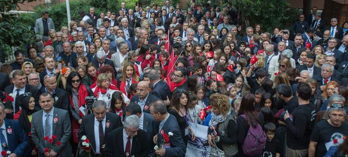 Θεσσαλονίκη: 3.000 Τούρκοι τίμησαν την επέτειο από τον θάνατο του Κεμάλ