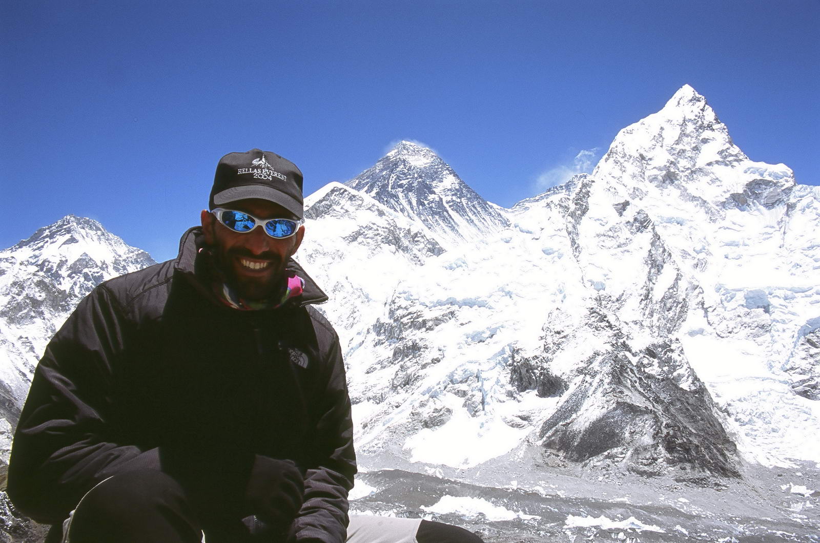 Παναγιώτης Κοτρωνάρος: Ο Έλληνας που ''έντυσε" στα γαλανόλευκα το Everest