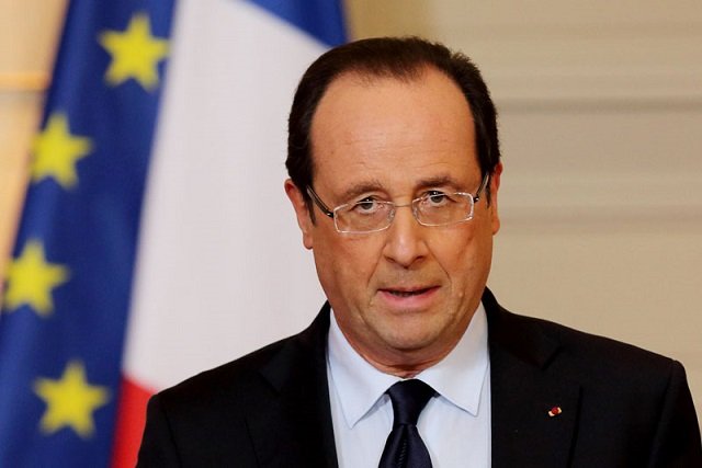 Σκληρό μήνυμα Ολάντ στους τρομοκράτες: «Είμαστε σε πόλεμο - Η Γαλλία θα σας καταστρέψει»