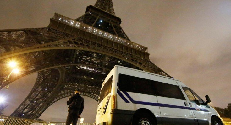 Παρίσι: Εντοπίστηκε γιλέκο γεμάτο εκρηκτικά σε κάδο απορριμμάτων