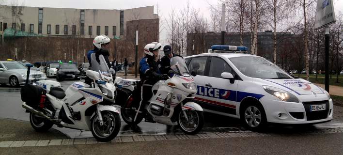 Καταδίωξη τεσσάρων ενόπλων από τις  γαλλικές αρχές