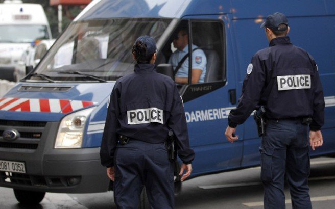 Γαλλία: 165 προσαγωγές & κατασχέσεις 230 όπλων μετά το αιματοκύλισμα του Παρισιού