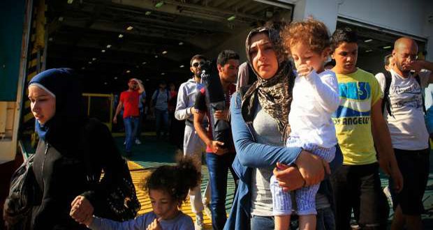 Περισσότεροι από 4.000 πρόσφυγες, αποβιβάστηκαν το πρωί στο λιμάνι του Πειραιά