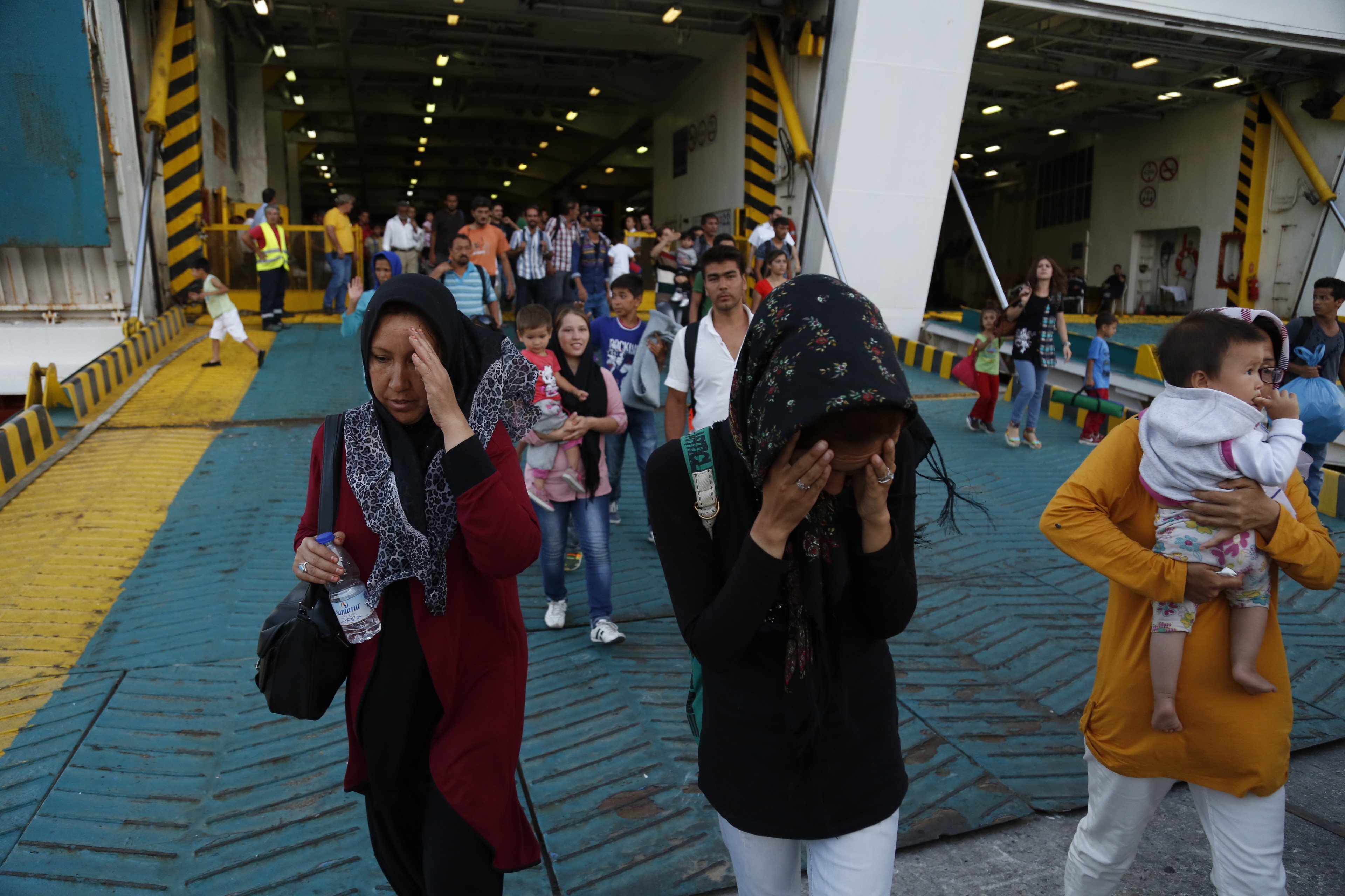 Πάνω από 5.000 πρόσφυγες έφτασαν σήμερα στον Πειραιά -Αναμένονται άλλοι 2.000