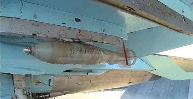 Με… αφιέρωση «ταξιδεύουν» οι ρωσικές βόμβες κατά θέσεων του Ισλαμικού Κράτους (βίντεο)