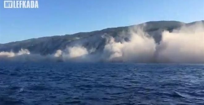 Λευκάδα: Δείτε πώς κατέγραψε ένας ψαράς τη στιγμή του σεισμού από θαλάσσης (βίντεο)