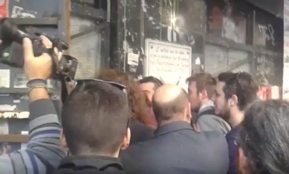 Πάτρα: Προπηλάκισαν μέλη του ΣΥΡΙΖΑ που πήγαν να καταθέσουν στεφάνι για την επέτειο του Πολυτεχνείου (Βίντεο)!