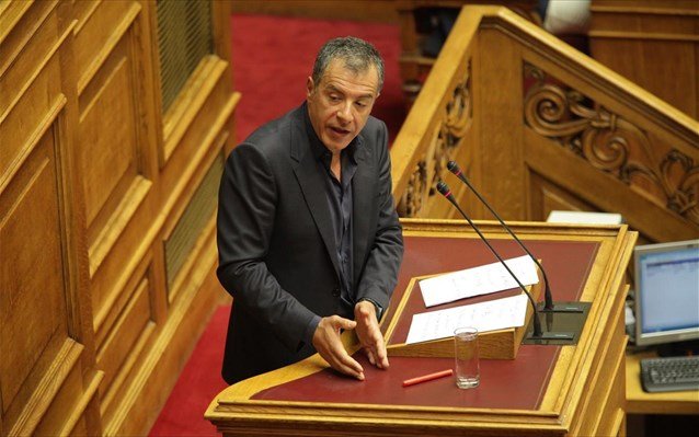 Θεοδωράκης: Κάποιοι κύριοι του ΣΥΡΙΖΑ & των ΑΝΕΛ θα πρέπει να νιώθουν μεγάλη ντροπή