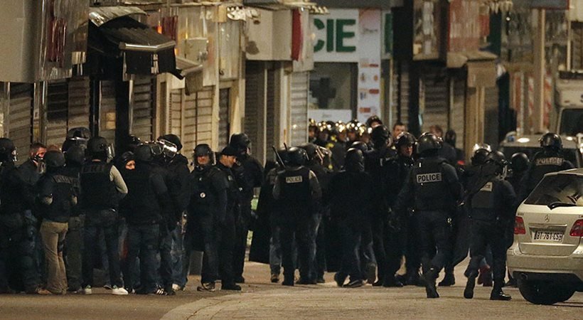 Η στιγμή της επιδρομής στο διαμέρισμα με τους τρομοκράτες στο Παρίσι (video)